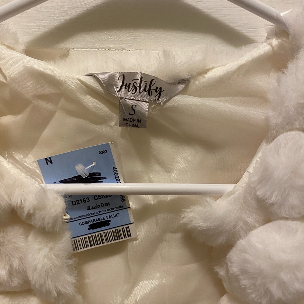 💰Cream Faux Fur Jacket💰 - Picture 4 of 10
